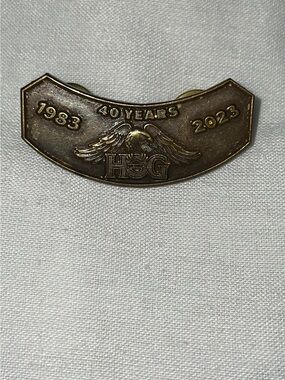 Harley-Davidson 40 Years Commemorative Pin Brown/Gold Tone